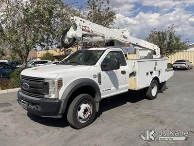 Altec AT40G, 400 Lb 45 ft, Articulating & Telescopic Bucket Truck