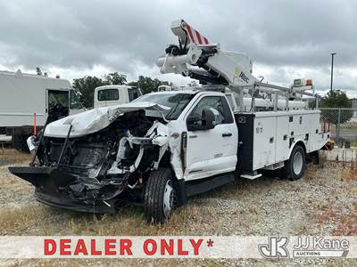 Altec AT41M, 45 ft, Articulating & Telescopic Bucket Truck