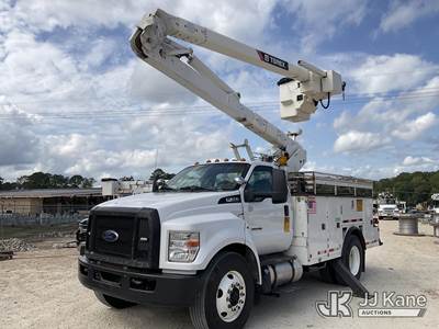 HiRanger HR40-M, 45 ft, Material Handling Bucket Truck