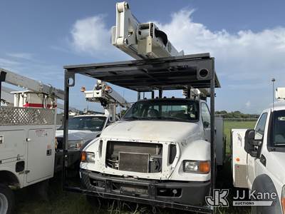 HiRanger XT60, 65 ft, Over-Center Bucket Truck