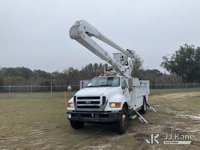 Altec AA755-MH, 60 ft, Material Handling Bucket Truck