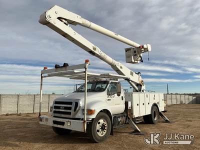 Altec AA755-MH, 60 ft, Material Handling Bucket Truck