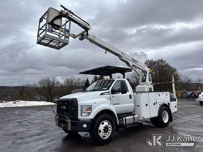 Versalift VTP40NE, 40 ft, Telescopic Non-Insulated Cable Placing Bucket Truck