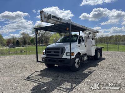 HiRanger XT60, 65 ft, Over-Center Bucket Truck