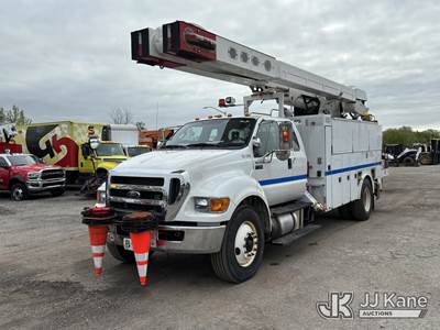 Versalift VO355XMHI-01, 60 ft, Over-Center Material Handling Bucket Truck