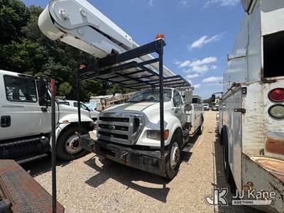 Altec AA755, 60 ft, Material Handling Bucket Truck