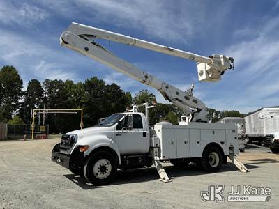 Altec AA55E-MH, 61 ft, Material Handling Bucket Truck