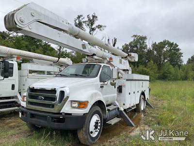 Altec AA755-MH, 60 ft, Material Handling Bucket Truck