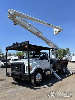 Altec LR758, 63 ft, Over-Center Bucket Truck