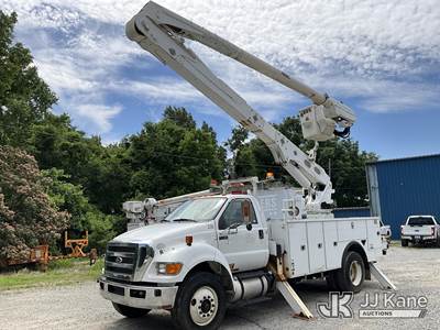 Altec AA55-MH, 60 ft, Material Handling Bucket Truck
