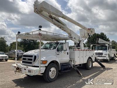 Altec AM55-E, 61 ft, Over-Center Material Handling Bucket Truck