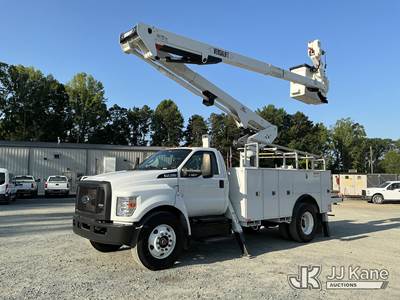 Versalift VST-52IMH, 57 ft, Articulating & Telescopic Material Handling Bucket Truck