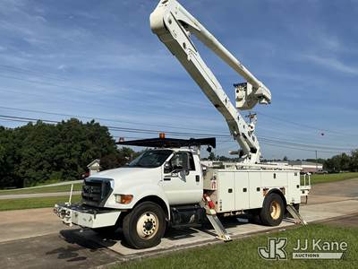 Altec AA55, 60 ft, Material Handling Bucket Truck