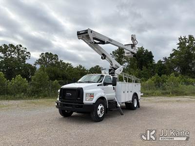 Versalift VST-52I, 57 ft, Articulating & Telescopic Material Handling Bucket Truck