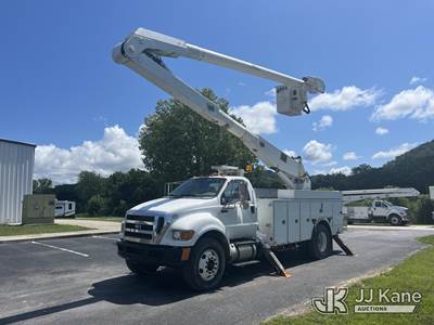 Altec AA755-MH, 60 ft, Material Handling Bucket Truck