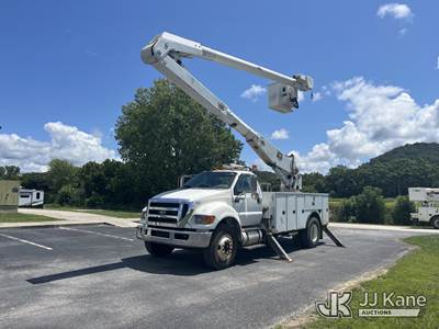 Altec AA755, 60 ft, Material Handling Bucket Truck
