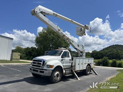Altec AA755, 60 ft, Material Handling Bucket Truck