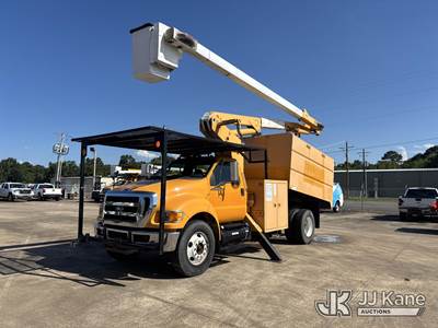 Terex/HiRanger XT55, 60 ft, Over-Center Bucket Truck