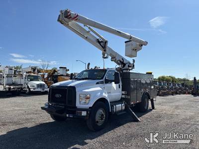 Altec L44E, 49 ft, Over-Center Bucket Truck