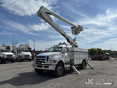 Altec AA55E, 60 ft, Material Handling Bucket Truck