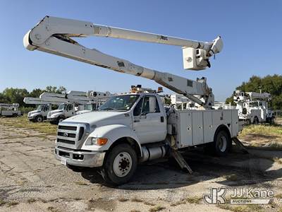 Altec AA755, 60 ft, Material Handling Bucket Truck