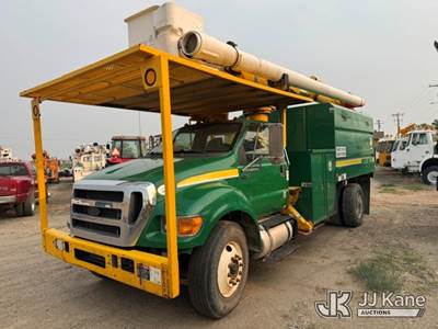 Altec LR756, 61 ft, Over-Center Bucket Truck