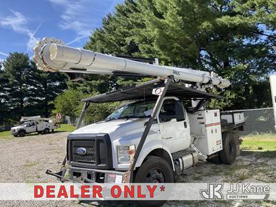 Altec LR858RM, 63 ft, Over-Center Bucket Truck
