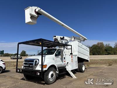 Altec LRV-56, 61 ft, Articulating Non-Over Center Bucket Truck