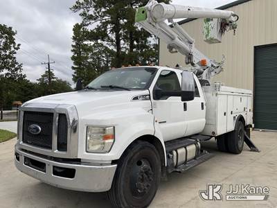 Altec L37-MH, 42 ft, Over-Center Material Handling Bucket Truck