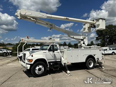 Altec AM855, 60 ft, Over-Center Material Handling Bucket Truck