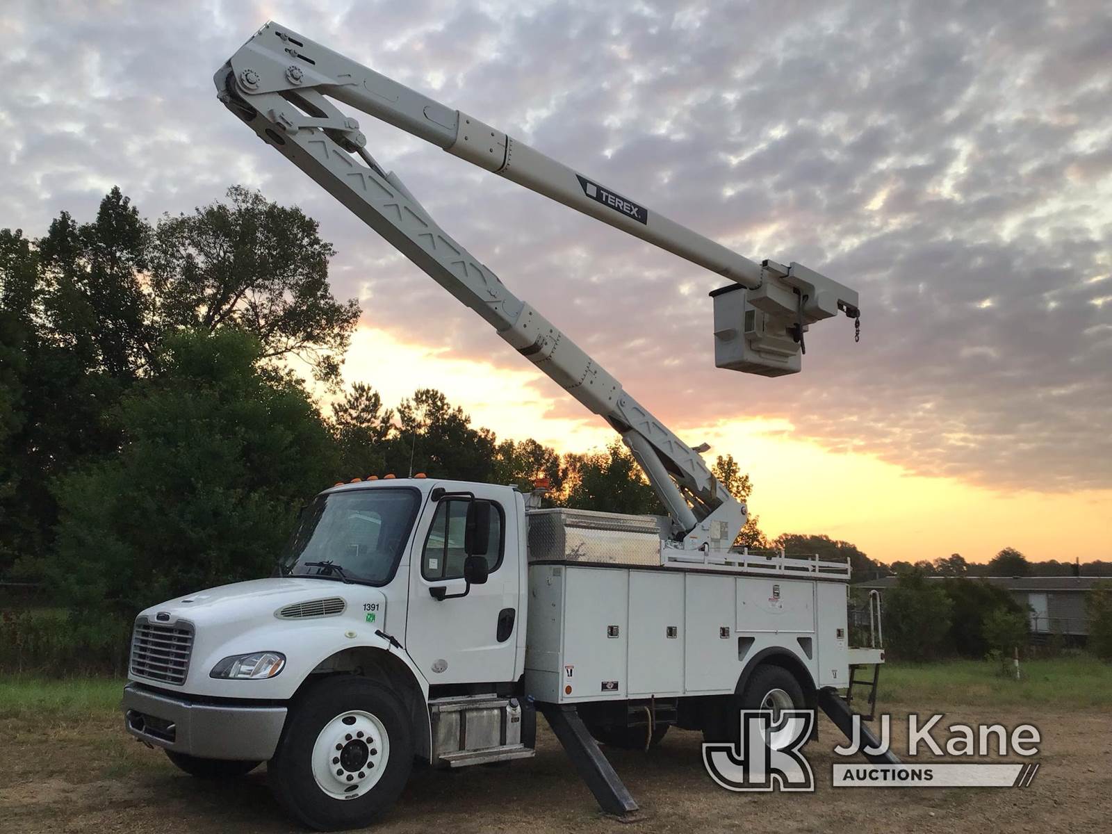 2016 Terex/HiRanger HRX55MH, 60 ft, Material Handling Bucket Truck For