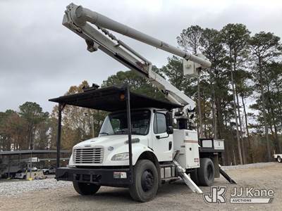 Altec LR758, 63 ft, Over-Center Bucket Truck