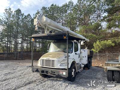 Altec LR758, 63 ft, Over-Center Bucket Truck