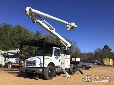 Altec LR758RM, 62 ft, Over-Center Bucket Truck