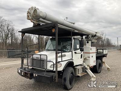 Altec LR758, 63 ft, Over-Center Bucket Truck