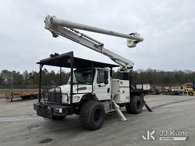 Altec LR758, 63 ft, Over-Center Bucket Truck
