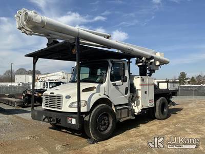 Altec LR758, 63 ft, Over-Center Bucket Truck