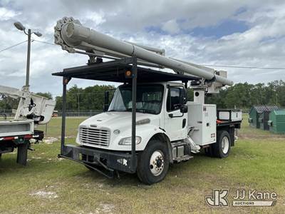 Altec LR758, 63 ft, Over-Center Bucket Truck