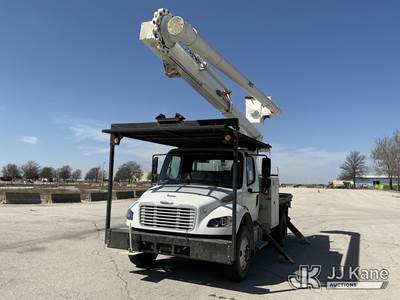 Altec LR758, 63 ft, Over-Center Bucket Truck