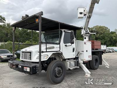 Altec LR758, 63 ft, Over-Center Bucket Truck