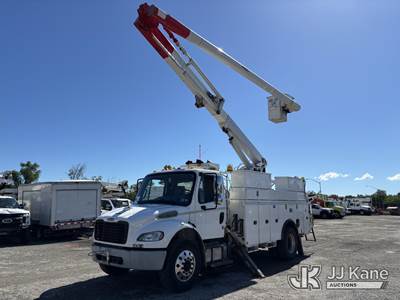 Altec LR756, 61 ft, Over-Center Bucket Truck