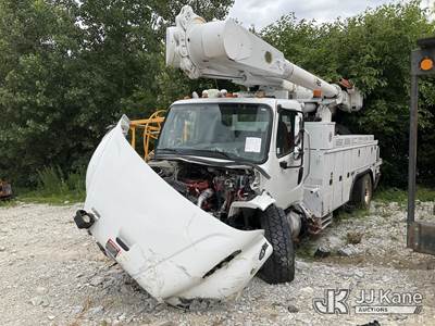 Altec AM55-E, 60 ft, Over-Center Material Handling Bucket Truck