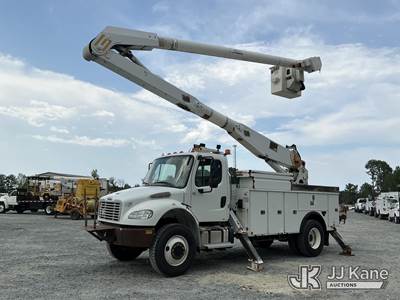 Altec AA755L, 60 ft, Articulating Material Handling Bucket Truck