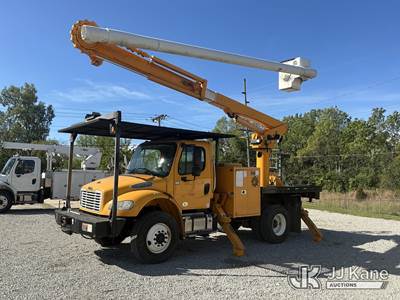 Altec LR758, 63 ft, Over-Center Bucket Truck