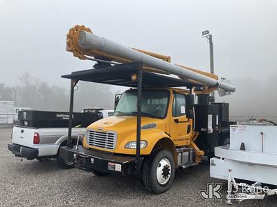 Altec LR758, 63 ft, Over-Center Bucket Truck