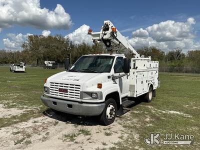 Altec AT235-P, 35 ft, Articulating & Telescopic Non-Insulated Bucket Truck