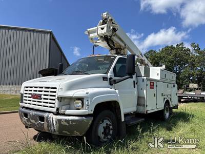 Altec AT235-P, 40 ft, Articulating & Telescopic Non-Insulated Bucket Truck