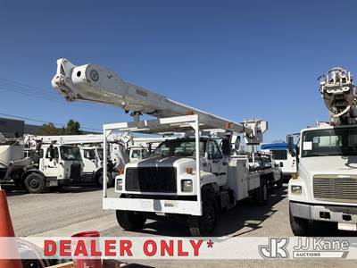 Altec AM900, 67 ft, Over-Center Bucket Truck