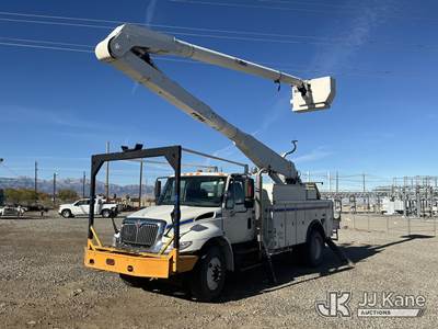 Altec AA755L, 61 ft, Bucket Truck