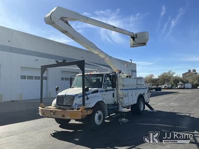 Altec AA755L, 61 ft, Articulating & Telescopic Bucket Truck